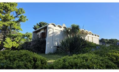 EXCELENTE PROPIEDAD SOBRE CANCHA CLUB M. D. P. GOLF LOS ACANTILADOS