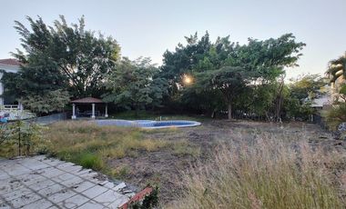 A un costado del Camino Real