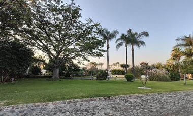 A un costado del Camino Real