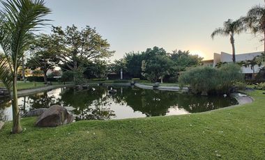 A un costado del Camino Real