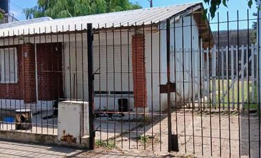 Casa en venta en Isidro Casanova