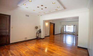 Casa en alquiler en Martínez vías a Libertador