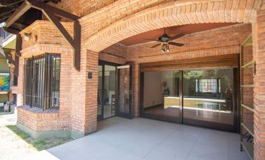 Casa en alquiler en Martínez vías a Libertador