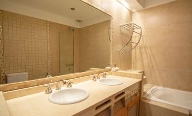 Casa en alquiler en Martínez vías a Libertador