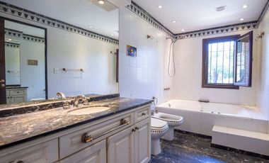 Casa en alquiler en Martínez vías a Libertador