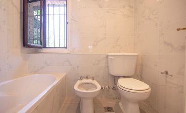 Casa en alquiler en Martínez vías a Libertador