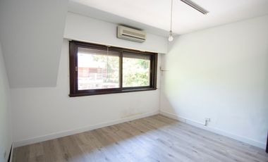 Casa en alquiler en Martínez vías a Libertador