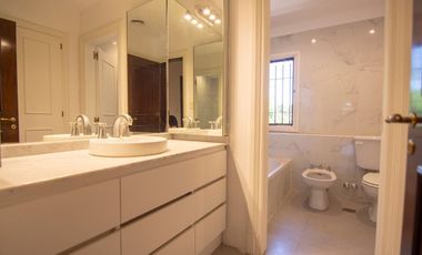 Casa en alquiler en Martínez vías a Libertador