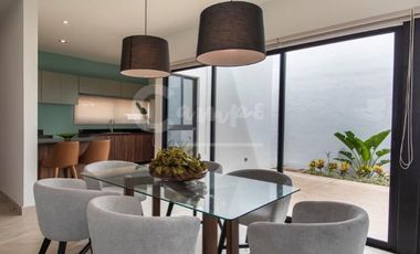 Casa de 2 pisos, 3 recamaras en privada en Conkal Yucatan  Entrega inmediata