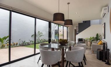 Casa de 2 pisos, 3 recamaras en privada en Conkal Yucatan  Entrega inmediata