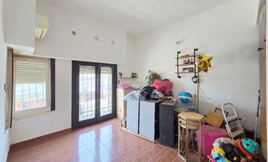 VENTA CASA LOCAL PASO DEL REY 3 AMBIENTES  CREDITO