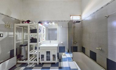 VENTA CASA LOCAL PASO DEL REY 3 AMBIENTES  CREDITO