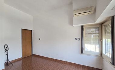 VENTA CASA LOCAL PASO DEL REY 3 AMBIENTES  CREDITO