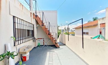 VENTA CASA 6 AMB V.DOMINICO CON PATIO Y GARAJE