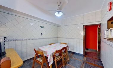 VENTA CASA 6 AMB V.DOMINICO CON PATIO Y GARAJE