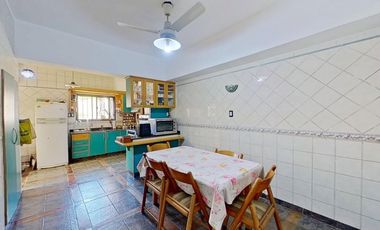 VENTA CASA 6 AMB V.DOMINICO CON PATIO Y GARAJE