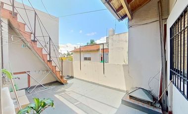 VENTA CASA 6 AMB V.DOMINICO CON PATIO Y GARAJE