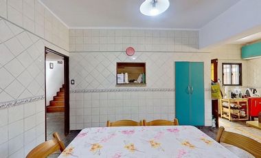 VENTA CASA 6 AMB V.DOMINICO CON PATIO Y GARAJE