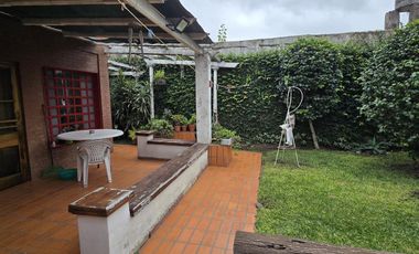 Casa 3 ambientes terreno de 370 m2 a media Cuadra Plaz