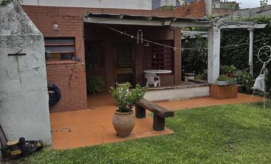 Casa 3 ambientes terreno de 370 m2 a media Cuadra Plaz