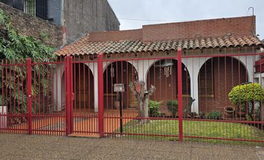 Casa 3 ambientes terreno de 370 m2 a media Cuadra Plaz