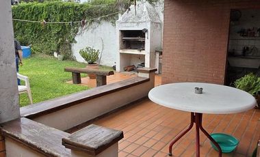 Casa 3 ambientes terreno de 370 m2 a media Cuadra Plaz