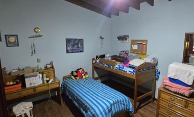 Casa 3 ambientes terreno de 370 m2 a media Cuadra Plaz