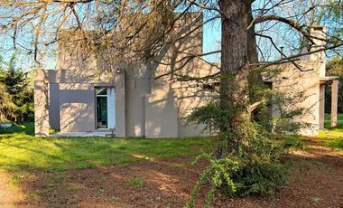 CASA 4 AMBIENTES EN VENTA, BARRIO SANTA BRIGIDA, LOS CARDALES