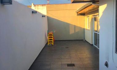 Hermosa casa al frente, tipo PH, Lanus Este, EXCELENTE UBICACIÓN