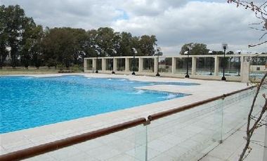 Casa en venta de 4 dormitorios en Haras Santa María, Escobar