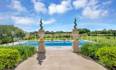 Casa en venta de 4 dormitorios en Haras Santa María, Escobar