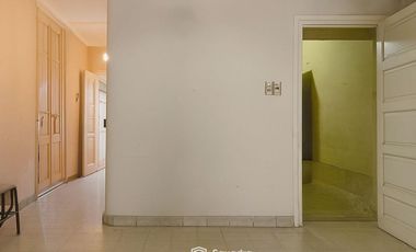 VENTA | PERMUTA - Casa de 3 dormitorios al frente, a reciclar con cochera - Abasto, Rosario.