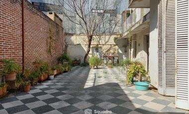 VENTA | PERMUTA - Casa de 3 dormitorios al frente, a reciclar con cochera - Abasto, Rosario.