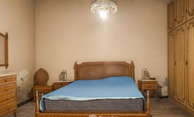 VENTA | PERMUTA - Casa de 3 dormitorios al frente, a reciclar con cochera - Abasto, Rosario.