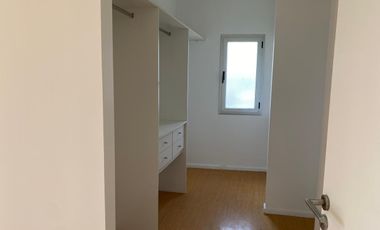 Marinas del Canal, 3 ambientes dormitorio en suite, 2 cocheras, baulera y jardín con vista al rio