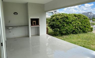 Marinas del Canal, 3 ambientes dormitorio en suite, 2 cocheras, baulera y jardín con vista al rio