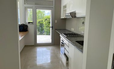 Marinas del Canal, 3 ambientes dormitorio en suite, 2 cocheras, baulera y jardín con vista al rio
