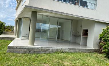 Marinas del Canal, 3 ambientes dormitorio en suite, 2 cocheras, baulera y jardín con vista al rio