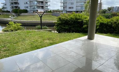 Marinas del Canal, 3 ambientes dormitorio en suite, 2 cocheras, baulera y jardín con vista al rio
