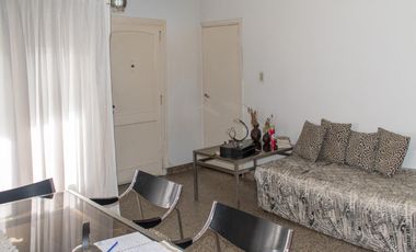 VENTA CASA 5 AMB, CON PATIO Y COCHERA EN LANUS ESTE