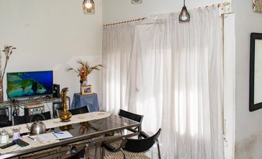 VENTA CASA 5 AMB, CON PATIO Y COCHERA EN LANUS ESTE