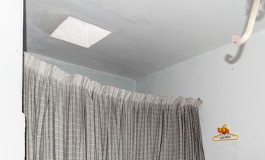 VENTA CASA 5 AMB, CON PATIO Y COCHERA EN LANUS ESTE