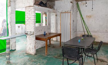 VENTA CASA 5 AMB, CON PATIO Y COCHERA EN LANUS ESTE