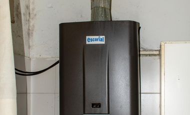 VENTA CASA 5 AMB, CON PATIO Y COCHERA EN LANUS ESTE