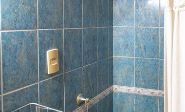 VENTA CASA 5 AMB, CON PATIO Y COCHERA EN LANUS ESTE