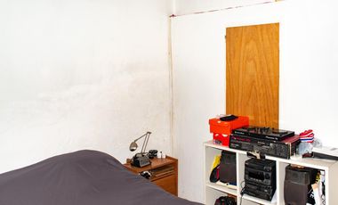 VENTA CASA 5 AMB, CON PATIO Y COCHERA EN LANUS ESTE