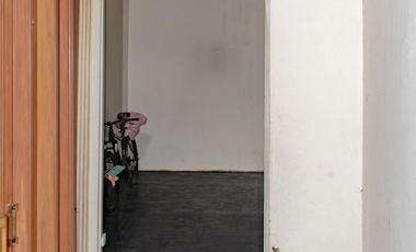 VENTA CASA 5 AMB, CON PATIO Y COCHERA EN LANUS ESTE