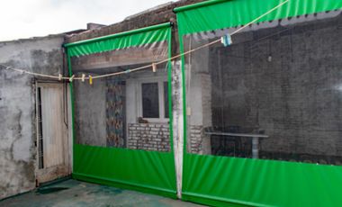 VENTA CASA 5 AMB, CON PATIO Y COCHERA EN LANUS ESTE