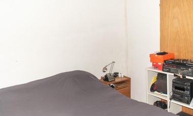 VENTA CASA 5 AMB, CON PATIO Y COCHERA EN LANUS ESTE