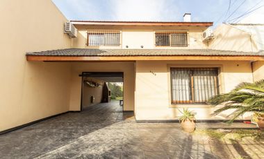 VENTA CASA 5 AMB 270 M2 DOBLE COCHERA REMEDIOS DE ESCALADA LANUS